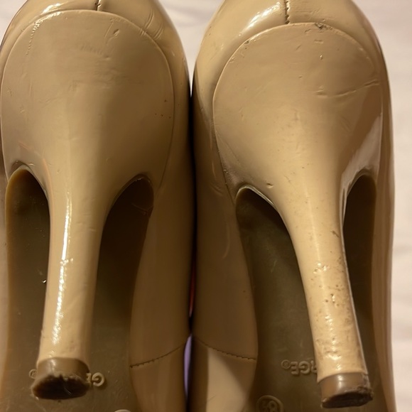 Tan Pumps - Picture 8 of 10